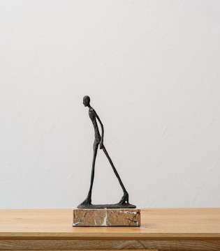 Escultura En Camino metal y mármol - VP Interiorismo 2