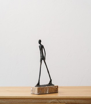 Escultura En Camino metal y mármol - VP Interiorismo