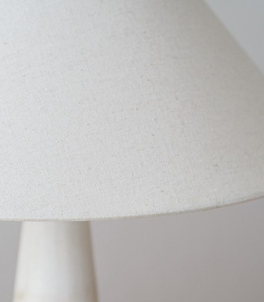Lámpara de mesa Herea mármol, metal y lino - VP Interiorismo