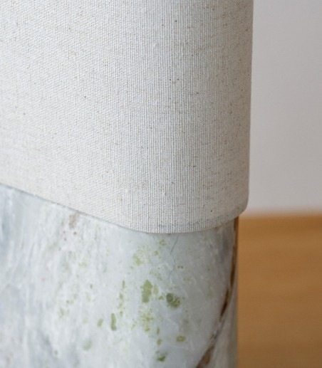 Lámpara de mesa Amara mármol y lino - VP Interiorismo