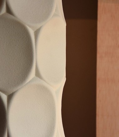 Detalle cerámica de Lámpara de mesa cerámica salón VEINTE - VP Interiorismo