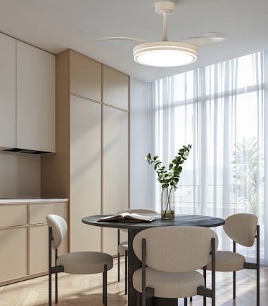 Cocina con un Ventilador de techo LED aspas retráctiles Luna S Ø91cm - Mantra