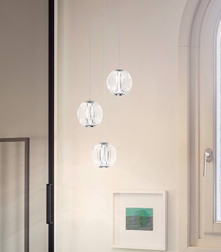 Lámpara colgante DIAMOND SP3 instalada junto a una ventana