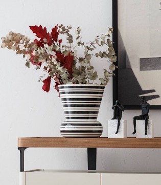 LÍNEA · Pieza decorativa cerámica blanco y negro · VP Interiorismo 2