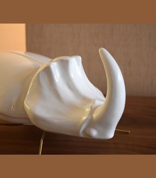 Figura decorativa ESCARAVELLO CORNO cerámica blanco brillo - VP Interiorismo 2