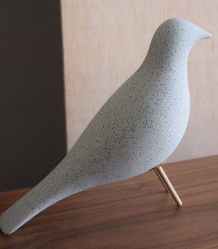 Pájaro cerámico gris cemento moteado 2