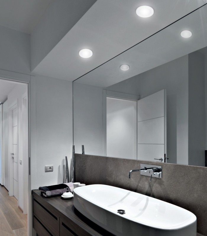 Iluminación para cuarto de baño con apliques, plafones y focos