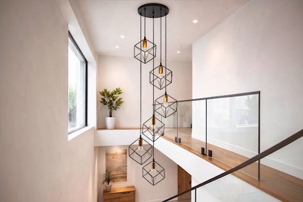 Guía para elegir lámparas de techo para escaleras y espacios altos